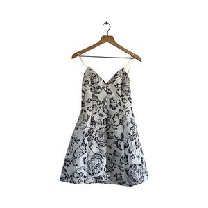 NWT Alice + Olivia Tayla Structured Lantern Silver Mini Dress Size 4